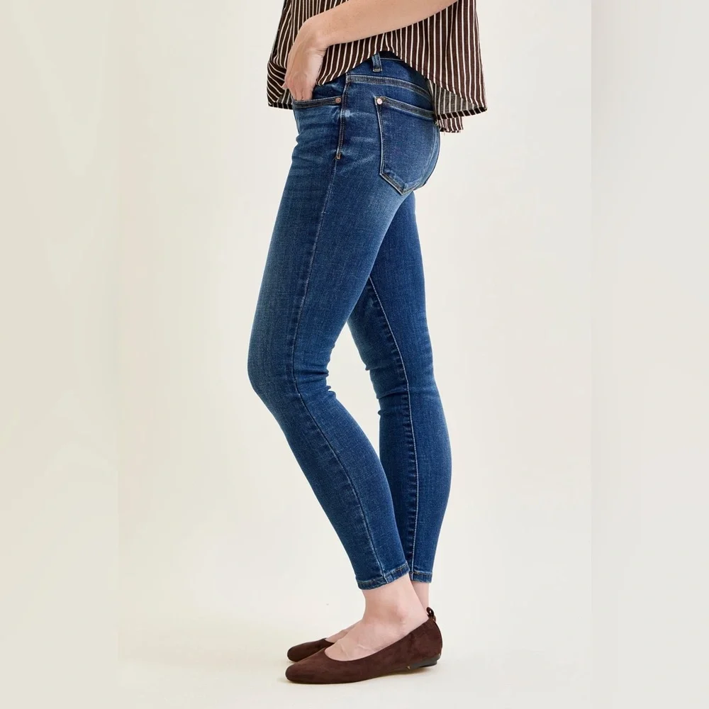 Judy Blue Ella‎ Mid Rise Hand Sand Classic Skinny Jeans Medium Wash Size 27 (5)